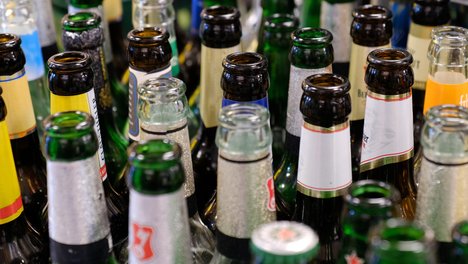 bottles-4235568_1920.jpg