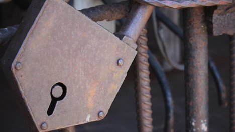 padlock-3673318_1920.jpg