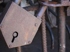 padlock-3673318_1920.jpg