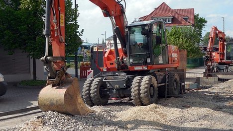 excavators-783418_960_720.jpg